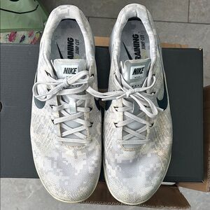 Nike Men's White and Gray Athletic Shoes